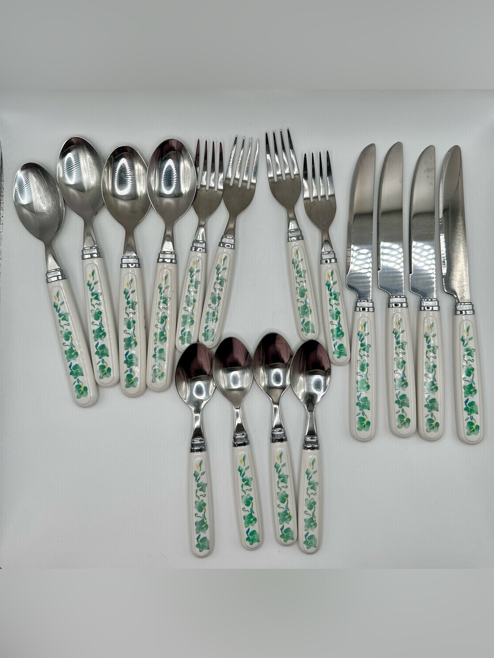 Vtg CORELLE Callaway Ivy Green Stainless Flatware 16 Pc Set